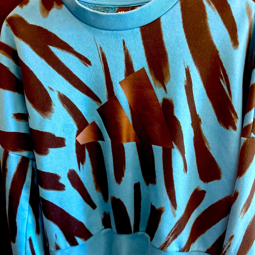 Size medium Adidas sweatshirt blue with black pattern.